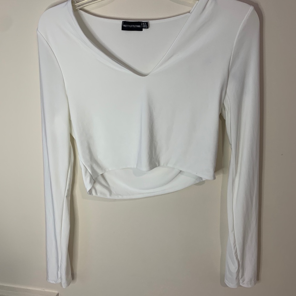 PrettyLittleThing Second Skin V Neck Crop Top